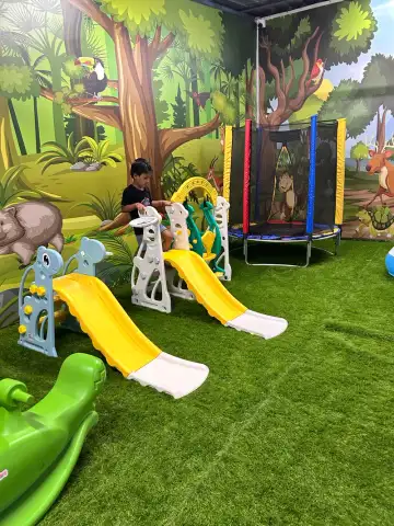 Therapist using PROMPT technique in speech session at Star Tots