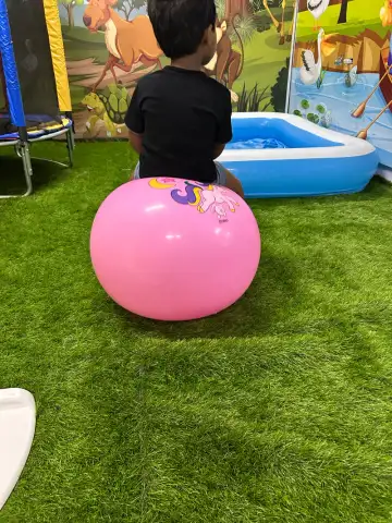 Child improving coordination with therapist at Star Tots